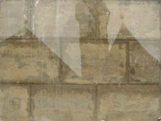 Приоратский дворец. Образец кладки из земляного кирпича. Выполнен реставраторами в середине 1990-х годов